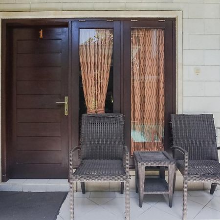 Denays Guesthouse Jimbaran エクステリア 写真