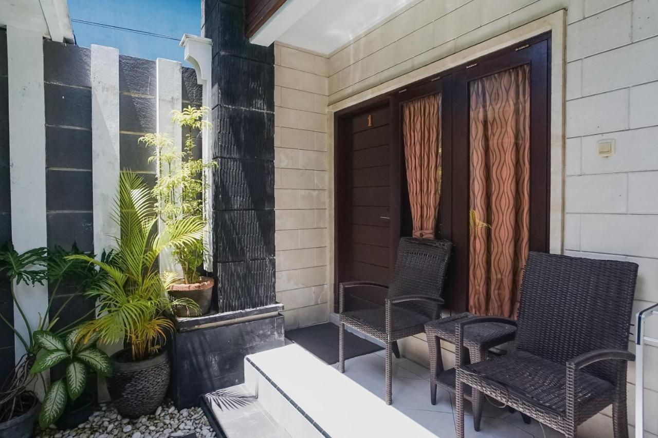 Denays Guesthouse Jimbaran エクステリア 写真