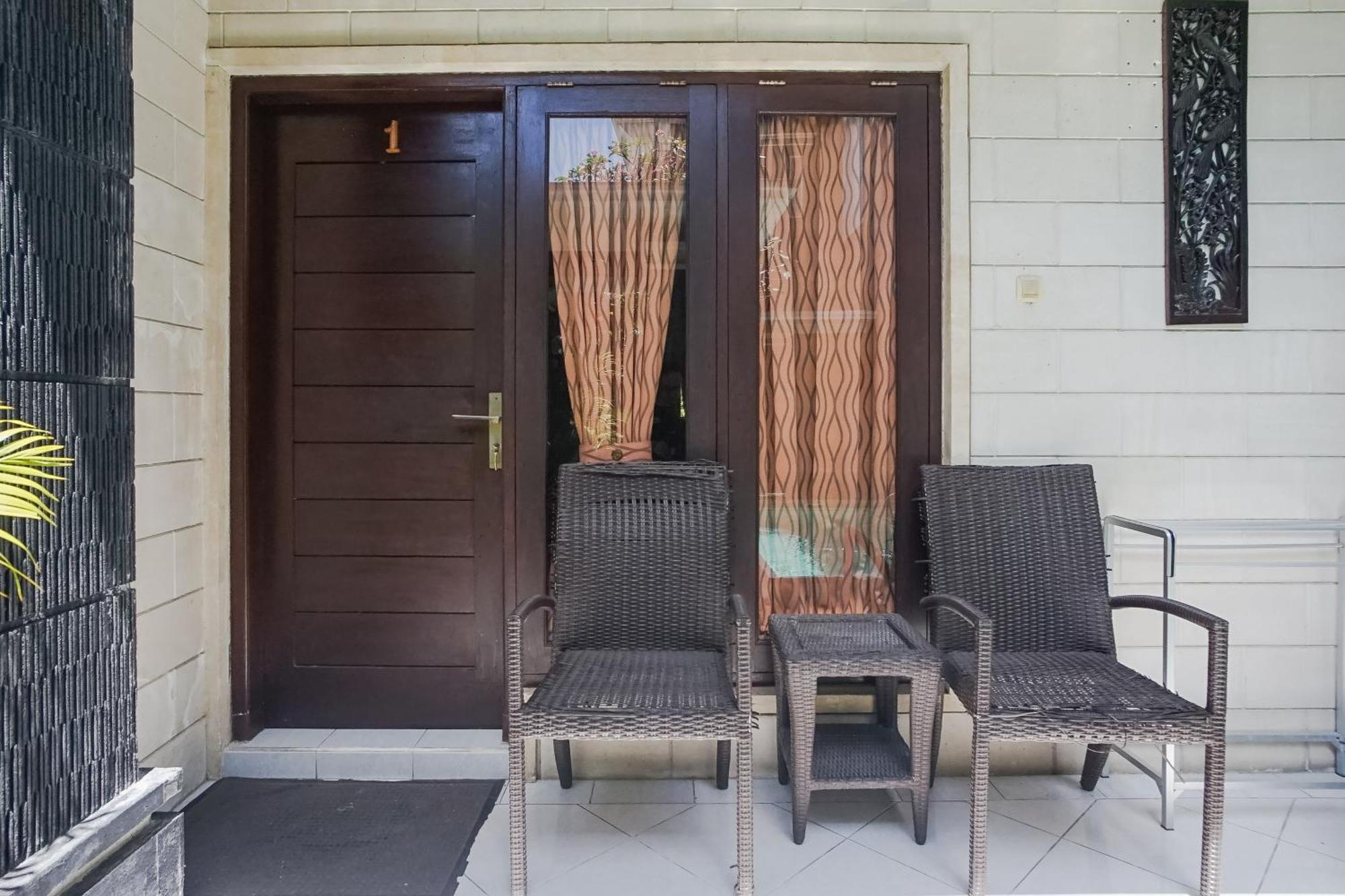 Denays Guesthouse Jimbaran エクステリア 写真