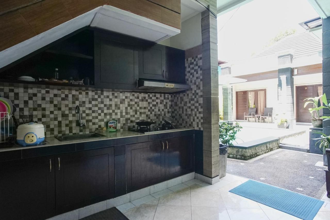 Denays Guesthouse Jimbaran エクステリア 写真