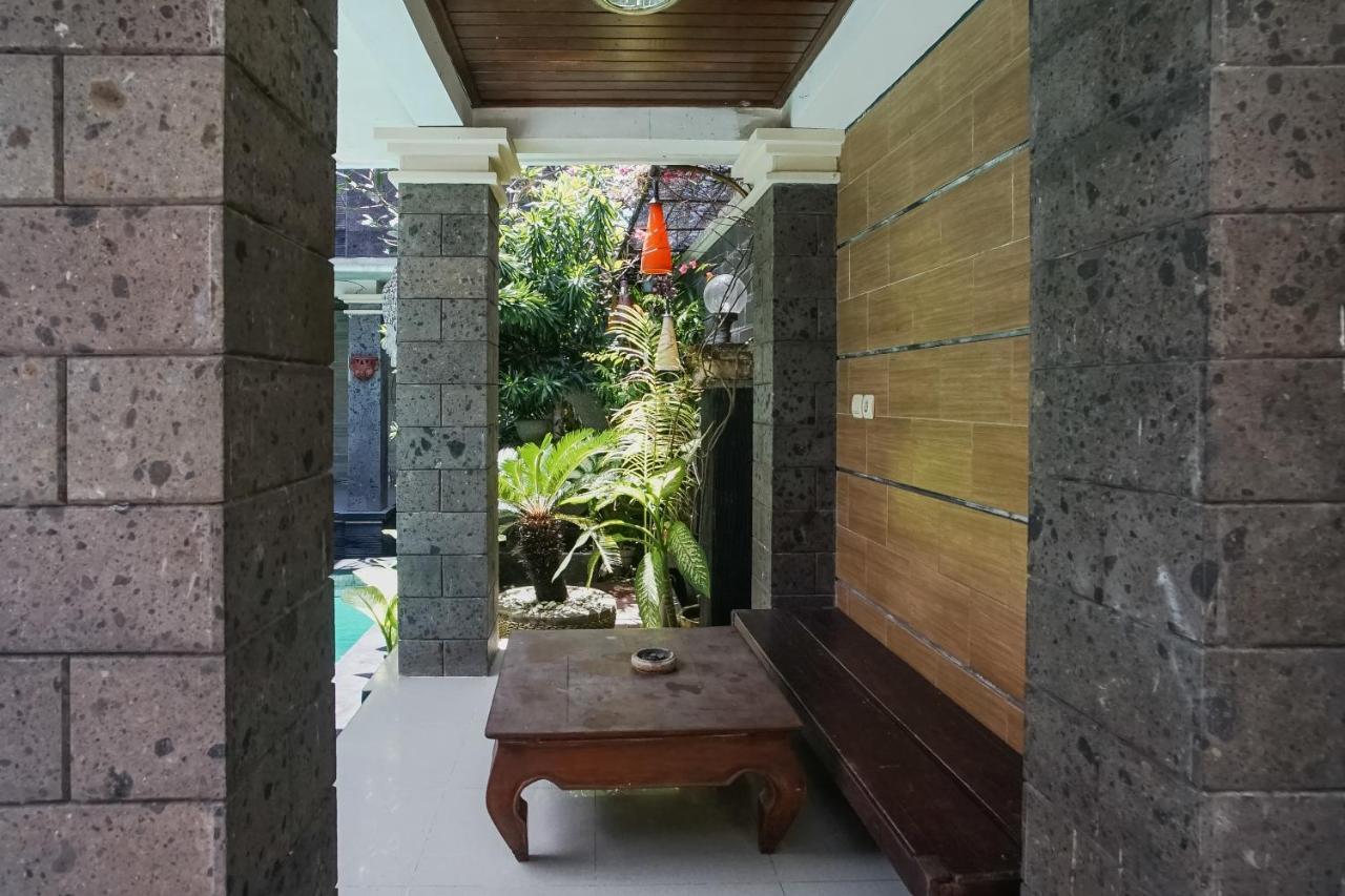 Denays Guesthouse Jimbaran エクステリア 写真